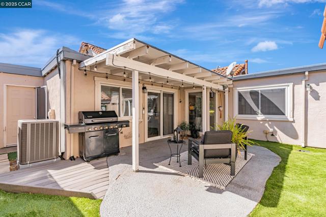 4 Mt Wilson Way, Clayton CA: https://media.crmls.org/mediaz/6574c309-7580-4394-8306-d62e09f70874.jpg