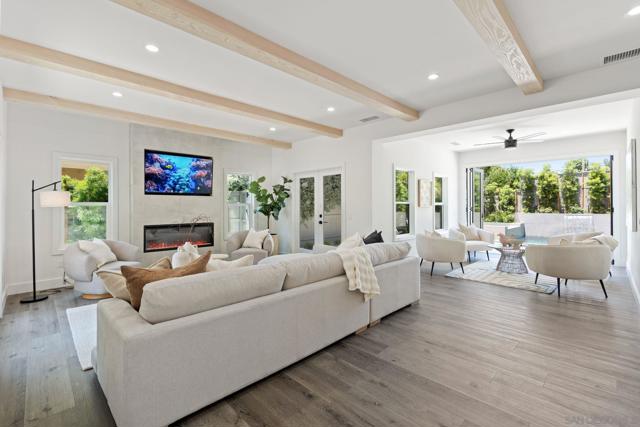1384 Cynthia Ln, Carlsbad CA: https://media.crmls.org/mediaz/6574f5ce-8dce-4ce7-ade8-ccafa1a375e0.jpg