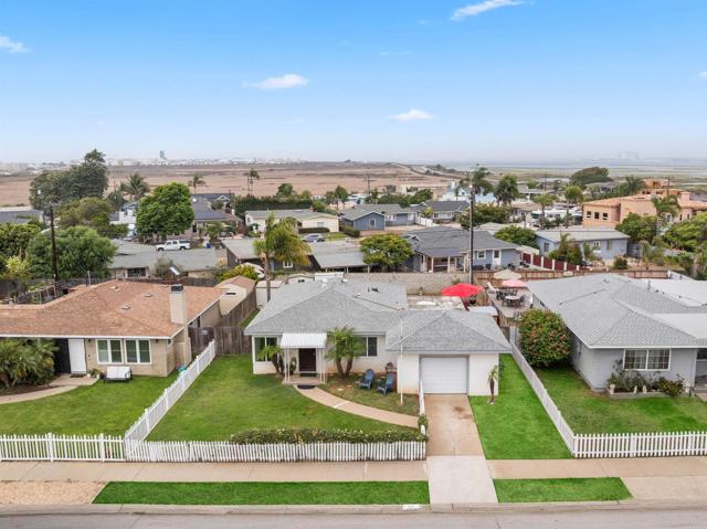 462 Carnation Avenue, Imperial Beach CA: https://media.crmls.org/mediaz/657526a0-b702-4c8c-8f44-79bbc78af4d0.jpg