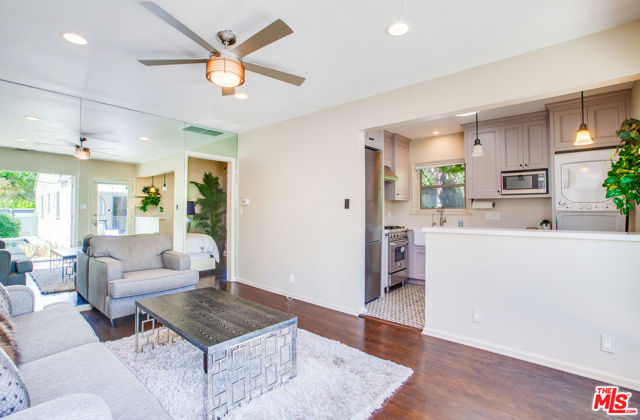 449 Westbourne Drive, West Hollywood CA: https://media.crmls.org/mediaz/6576127a-e52a-4dfc-a58d-5ab1208b5c19.jpg
