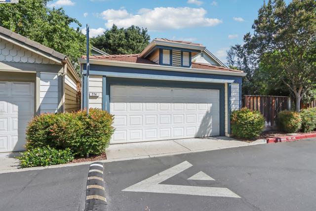 774 S 12th St, San Jose CA: https://media.crmls.org/mediaz/65765e38-3bf1-4ada-bd61-cbaa324b2a96.jpg