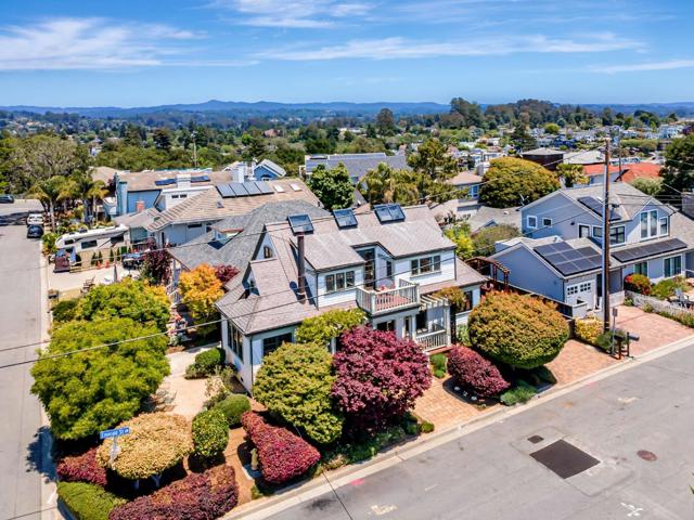 5005 Emerald Street, Capitola CA: https://media.crmls.org/mediaz/6576a3b4-9cd4-4f31-95bb-e11ca2beef99.jpg