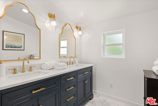 6399 W 80th Street, Los Angeles CA: https://media.crmls.org/mediaz/6576aa95-fb8b-40c9-a49b-84aaee623d7a.jpg