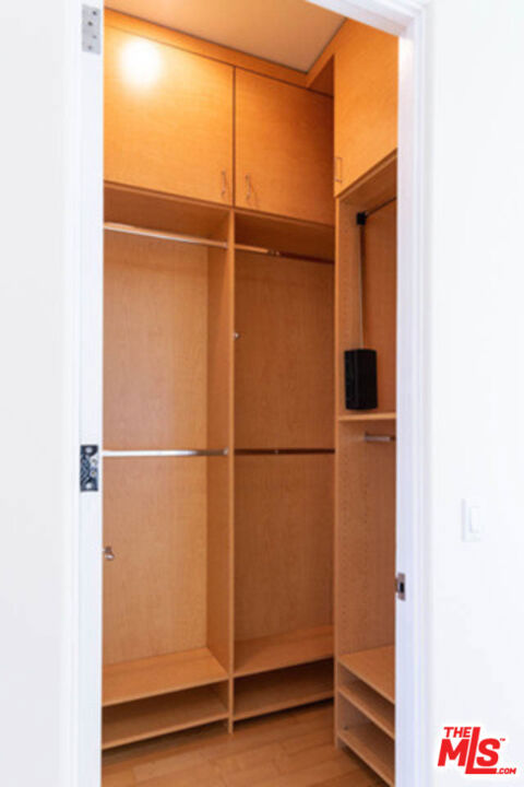 2470 Venus Drive, Los Angeles CA: https://media.crmls.org/mediaz/6576f86c-7c8c-42a6-8d07-3fba4e0bdce9.jpg
