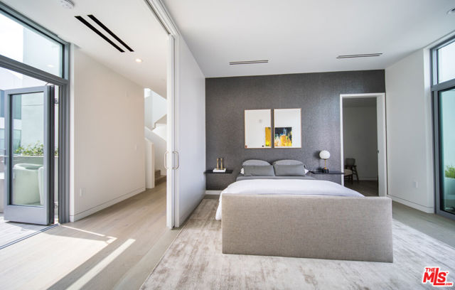 8600 Wilshire Boulevard, Beverly Hills CA: https://media.crmls.org/mediaz/657724a5-d905-46f3-8870-a9c0ec7f6903.jpg
