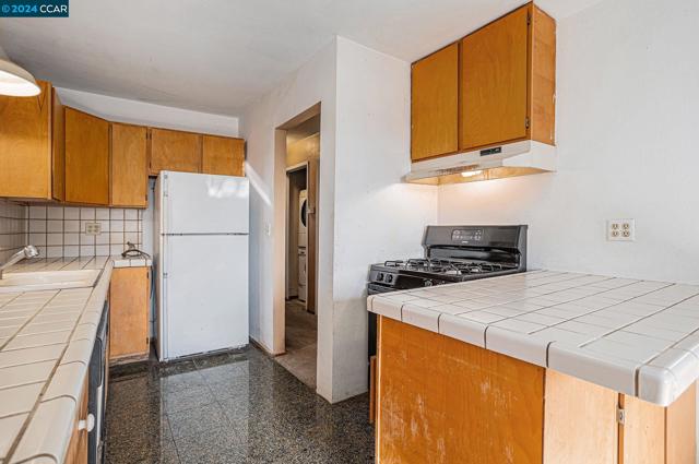 Image 7 of 30 For 5860 Leona St
