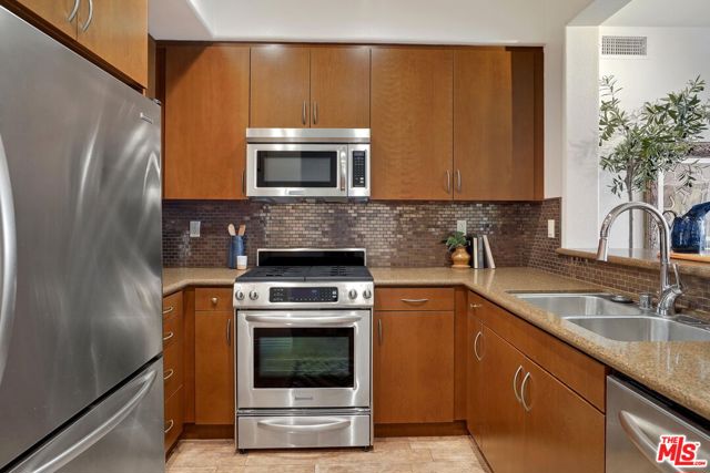 7100 PLAYA VISTA Drive, 320 photo 3