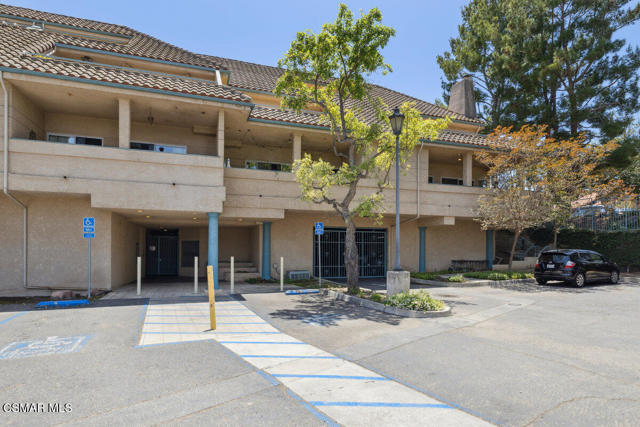 2732 Borchard Road, Newbury Park CA: https://media.crmls.org/mediaz/6577b8f4-fa9f-482e-b3b5-551616131898.jpg