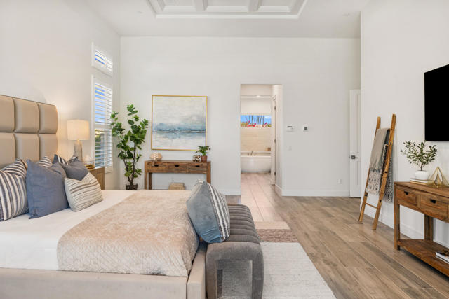 81350 Merv Griffin Way, La Quinta CA: https://media.crmls.org/mediaz/6577e225-1124-4900-9807-f7ff569ea6de.jpg