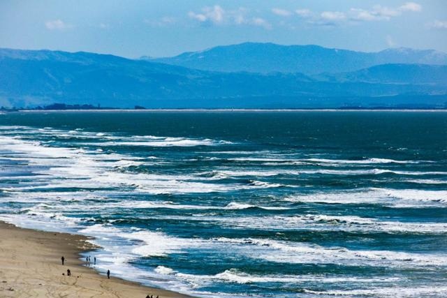 20 Arbolado, La Selva Beach CA: https://media.crmls.org/mediaz/65787098-bae9-46aa-905f-011bfcde6889.jpg