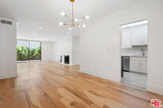 1250 S Beverly Glen Boulevard, Los Angeles CA: https://media.crmls.org/mediaz/6578fbaf-e23a-42f0-9187-0755f81ab2b0.jpg