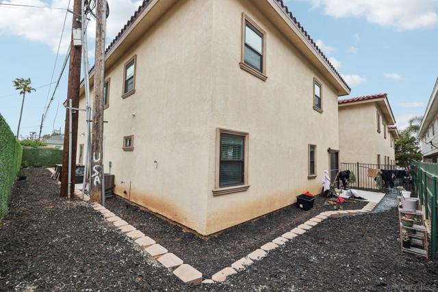 Image 34 of 51 For 859 Florida St