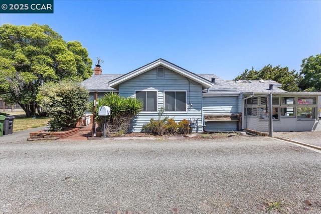 19358 Lake Chabot Rd, Castro Valley CA: https://media.crmls.org/mediaz/65794a2c-241a-458f-84a1-13b7d65b2e50.jpg