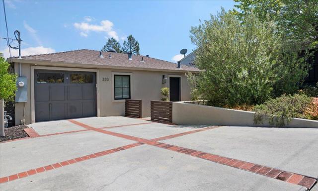 333 Oakview Drive, San Carlos CA: https://media.crmls.org/mediaz/6579d7db-06c8-4de0-807f-6f3fdc547609.jpg