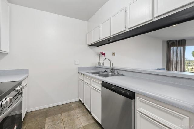 5712 Baltimore Drive, La Mesa CA: https://media.crmls.org/mediaz/6579e5c8-4e51-4f22-8dce-8171a06db855.jpg