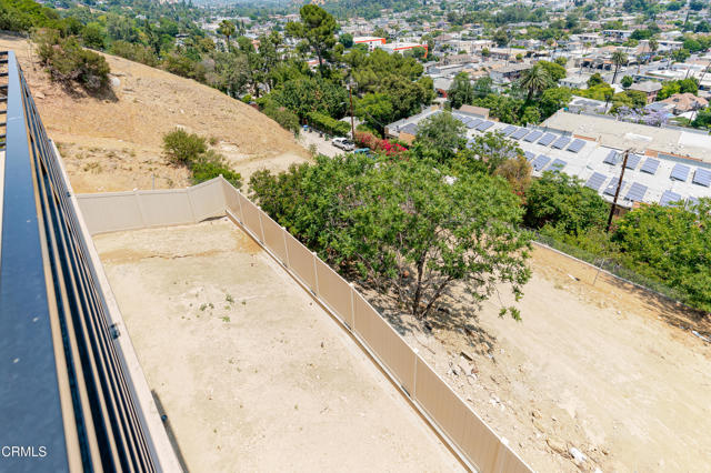 3874 W Point Drive, Los Angeles CA: https://media.crmls.org/mediaz/657a3fe2-ae6f-449b-9b42-51b38c00562c.jpg