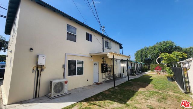 3872 College Avenue, Culver City CA: https://media.crmls.org/mediaz/657a5452-cfca-4431-a009-3b6a4047cb25.jpg
