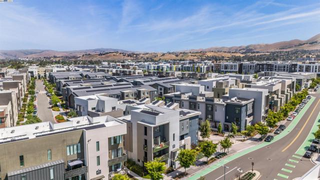 45099 Impress Common, Fremont CA: https://media.crmls.org/mediaz/657a691c-5a1c-4011-8e72-d05670d89501.jpg