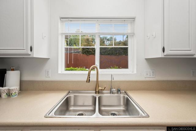 4111 Massachusetts Ave, La Mesa CA: https://media.crmls.org/mediaz/657a6d28-78ff-4d2a-9261-dbbb1dc3f8f3.jpg