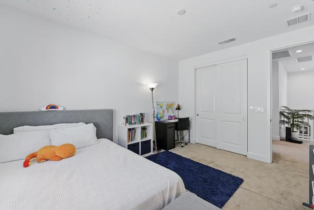 410 E Redberry Place, Mountain House CA: https://media.crmls.org/mediaz/657ab413-91db-4d17-9d39-85c30cf4e7a5.jpg