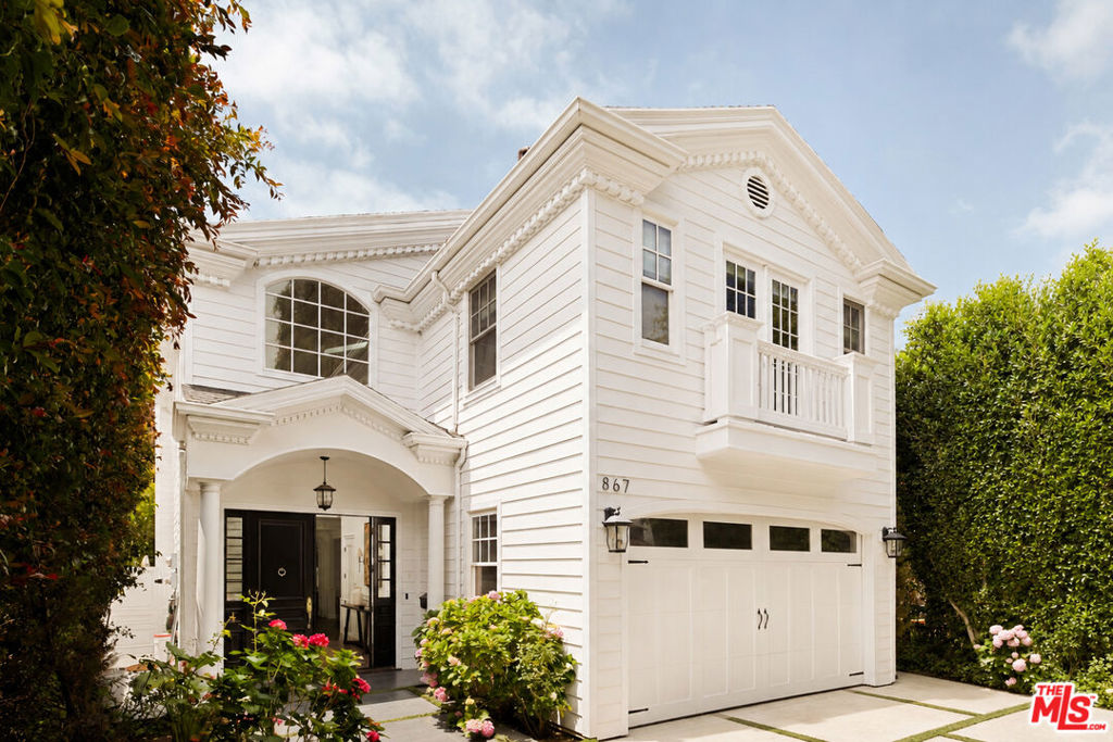 867 Wellesley Avenue
