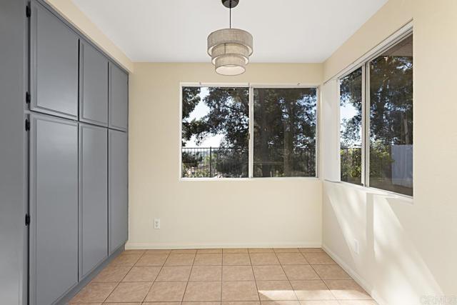 Detail Gallery Image 15 of 39 For 1439 Genoa Drive, Vista,  CA 92081 - 3 Beds | 2/1 Baths