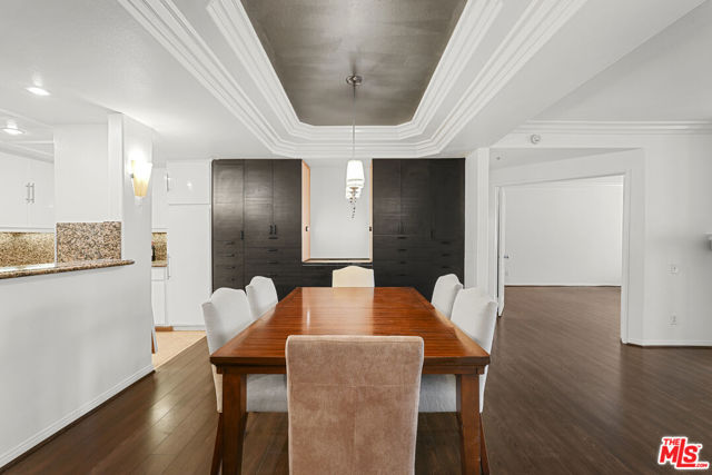 5224 Zelzah Avenue, Encino CA: https://media.crmls.org/mediaz/657b859f-1119-4feb-8cd9-16dc3f86519e.jpg