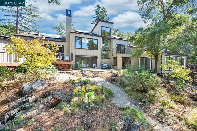 691 Old Jonas Hill Rd, Lafayette CA: https://media.crmls.org/mediaz/657bd21a-9a06-4ee1-8fee-e28a73ecdfcd.jpg