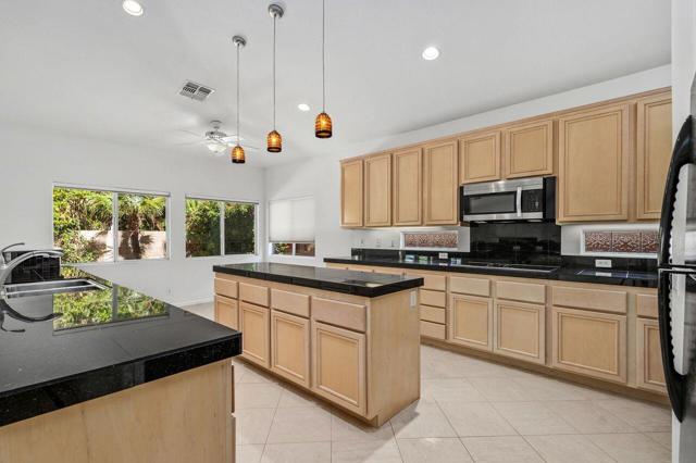 80222 Spanish Bay Drive, Indio CA: https://media.crmls.org/mediaz/657c05c3-aee2-4369-ba15-11f05dd74cb0.jpg