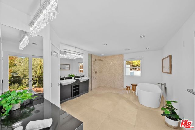 3111 Belden Drive, Los Angeles CA: https://media.crmls.org/mediaz/657cec0d-291c-45c7-a217-dab1d7bfde18.jpg
