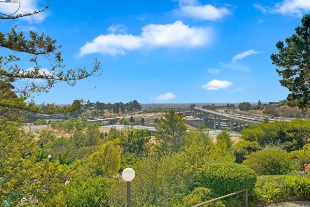 21083 Gary Dr, Hayward CA: https://media.crmls.org/mediaz/657d3b61-a434-4c8f-878b-225a21707af5.jpg