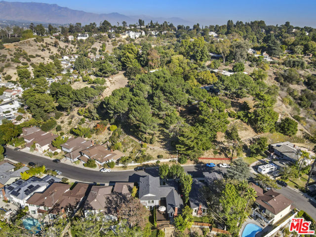 4015 Karelia Street, Los Angeles CA: https://media.crmls.org/mediaz/657d8cc9-47df-490a-9280-a436ed0b04cf.jpg