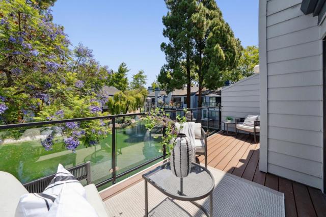 905 W Middlefield Road, Mountain View CA: https://media.crmls.org/mediaz/657dd2a5-6c59-41d3-b56a-3bf898f2162e.jpg