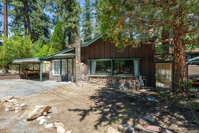 39148 Rim Of The World Drive, Fawnskin CA: https://media.crmls.org/mediaz/657e114c-7e8f-4f36-85d6-2bdc7b1dbbf5.jpg