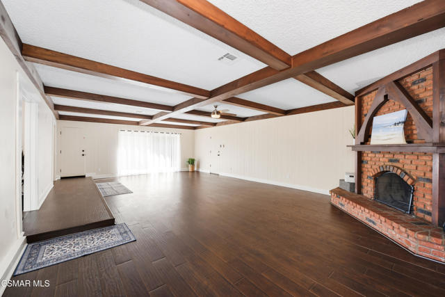 20027 Hiawatha Street, Chatsworth CA: https://media.crmls.org/mediaz/657f2d48-403c-430c-b5fa-5589ee18babd.jpg