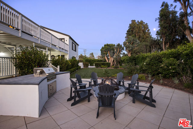 30362 Morning View Drive, Malibu CA: https://media.crmls.org/mediaz/657fd13b-280a-463f-98a5-72527ba7fd46.jpg
