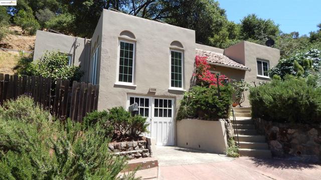 108 Green St, Martinez CA: https://media.crmls.org/mediaz/657fdf80-eb08-4177-b96e-4c588060e516.jpg