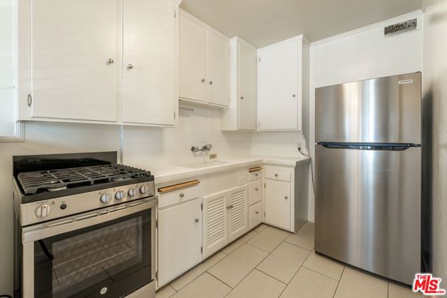 1658 N Sierra Bonita Avenue, Los Angeles CA: https://media.crmls.org/mediaz/65805ade-aae2-44be-aa7b-51cbe940444a.jpg