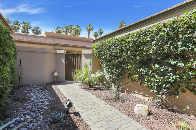 76099 Impatiens Circle, Palm Desert CA: https://media.crmls.org/mediaz/6580df25-46e9-44ed-b0fb-4ac9458a28c1.jpg