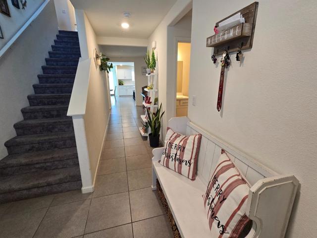256 San Pelmo Court, Los Banos CA: https://media.crmls.org/mediaz/6580e98e-a4b8-4b68-b11c-d9b35cb62231.jpg