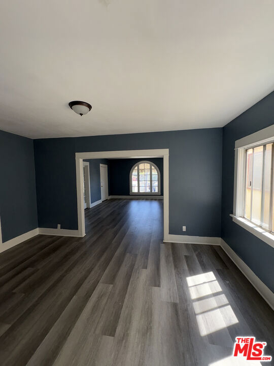 1515 W 30th Street, Los Angeles CA: https://media.crmls.org/mediaz/6580f795-31e3-42cb-9739-b765292d57dc.jpg