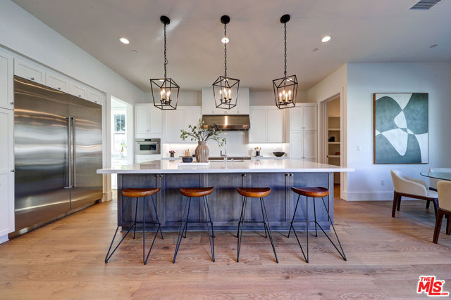 11729 Hartsook Street, Valley Village CA: https://media.crmls.org/mediaz/6581906d-bb57-4888-99e4-0ff7f7057710.jpg