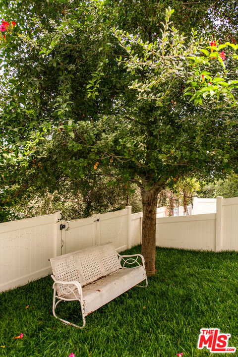 https://media.crmls.org/mediaz/6581ae69-eb27-4fbe-8c1a-15ebfe0b8951.jpg?preset=X-Large