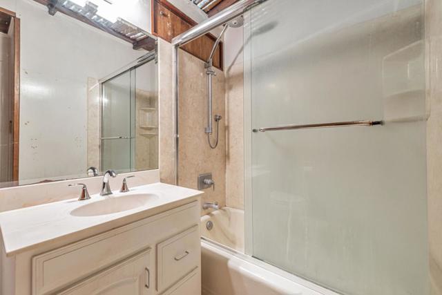1036 Almanor Avenue, Menlo Park CA: https://media.crmls.org/mediaz/6581f6e1-ea5e-46a6-8a70-d12d5246ebeb.jpg