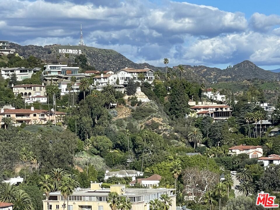 https://media.crmls.org/mediaz/6581ff34-14dd-4f3d-a46d-92c132c2c8f5.jpg?preset=X-Large