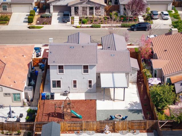 115 Lemon Blossom Ln, Patterson CA: https://media.crmls.org/mediaz/658220b4-0d56-45f1-a103-4c2df96694e5.jpg