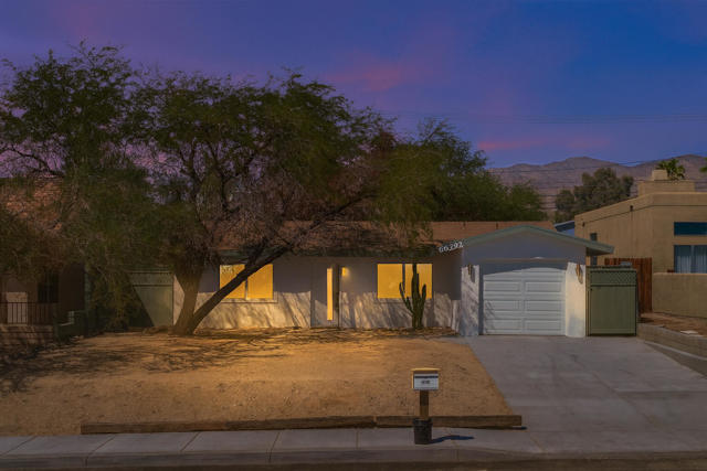 66792 Hacienda Avenue, Desert Hot Springs CA: https://media.crmls.org/mediaz/6582529d-ce08-460e-a781-36031278e609.jpg