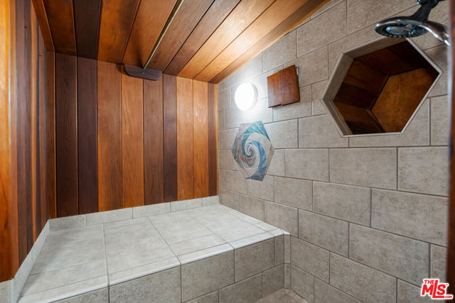 440 Mariposa Drive, Ventura CA: https://media.crmls.org/mediaz/6582877b-c4e3-44c8-92ed-d627bc881f30.jpg