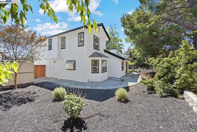 1218 Locust Dr, Vallejo CA: https://media.crmls.org/mediaz/6582d1f7-ea19-4f54-aac0-b8d0b17d1ab2.jpg