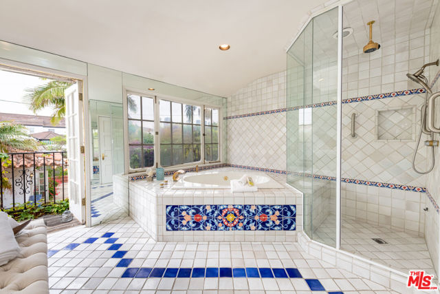 475 S Rodeo Drive, Beverly Hills CA: https://media.crmls.org/mediaz/6582fd64-b816-426f-a947-b162acd3ef73.jpg